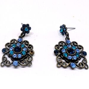 Vintage blue rhinestone earrings